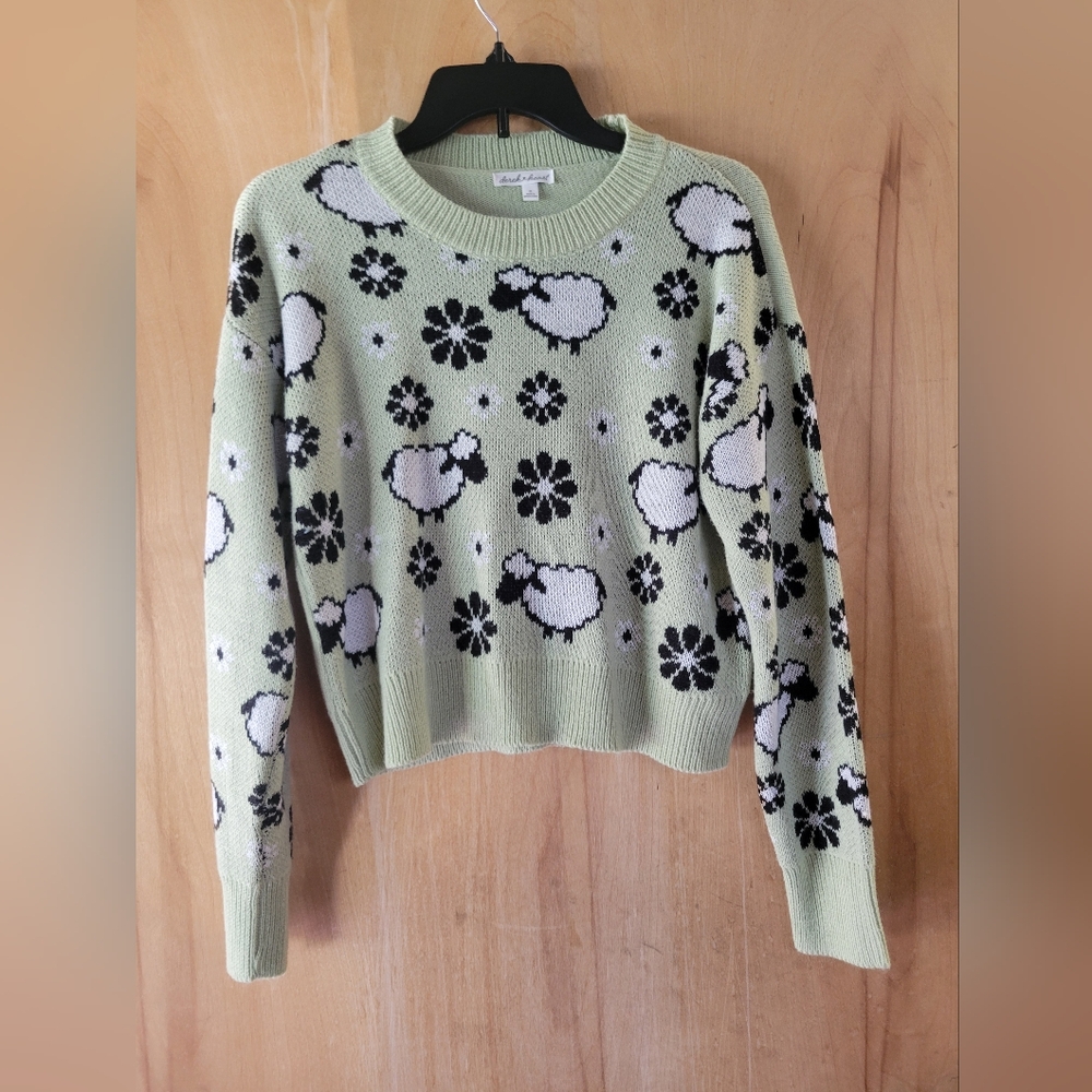 Derek heart sweater with sheep size medium